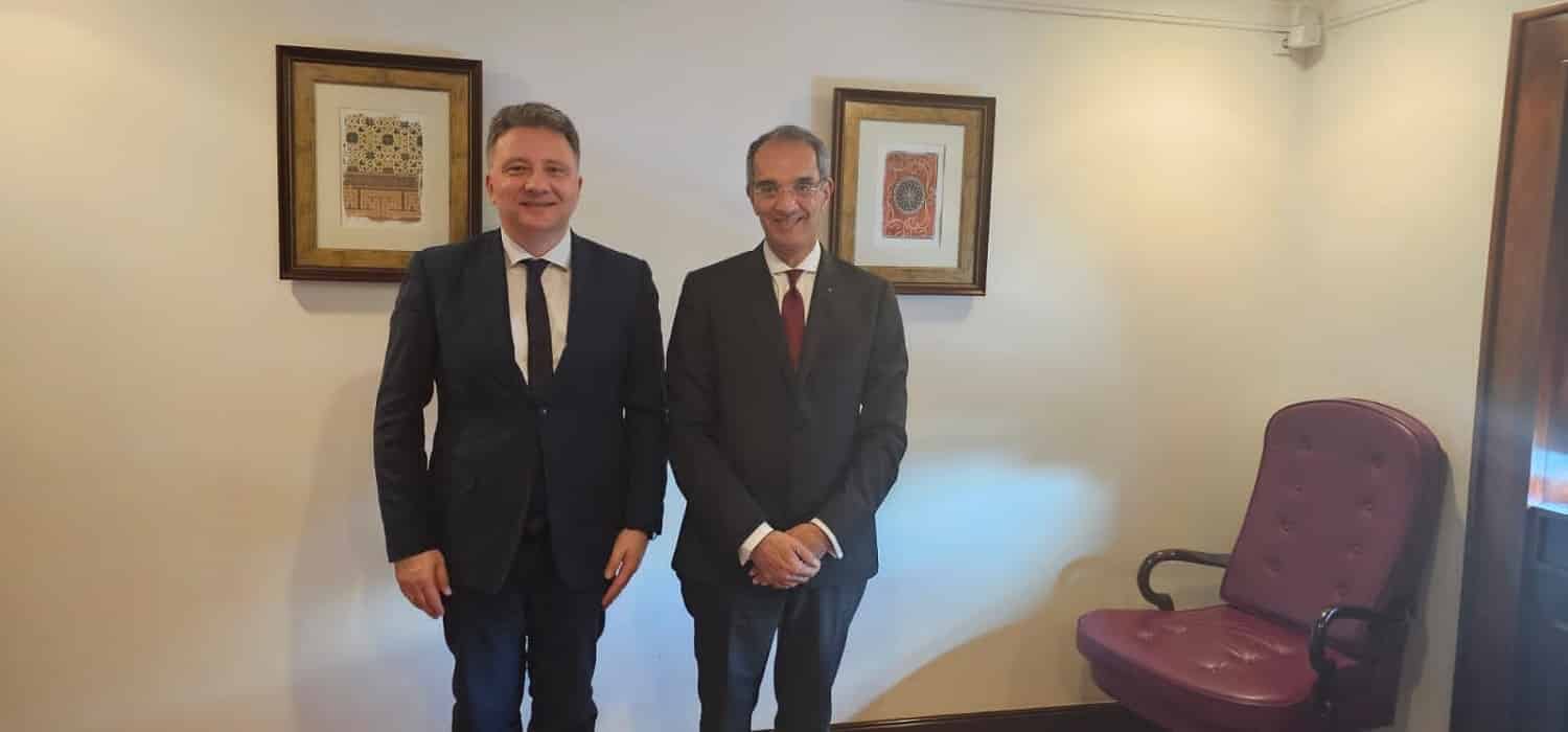 طلعت يبحث فتح آفاق جديدة لاستثمارات الشركات الصربية فى مجال التعهيد فى مصر